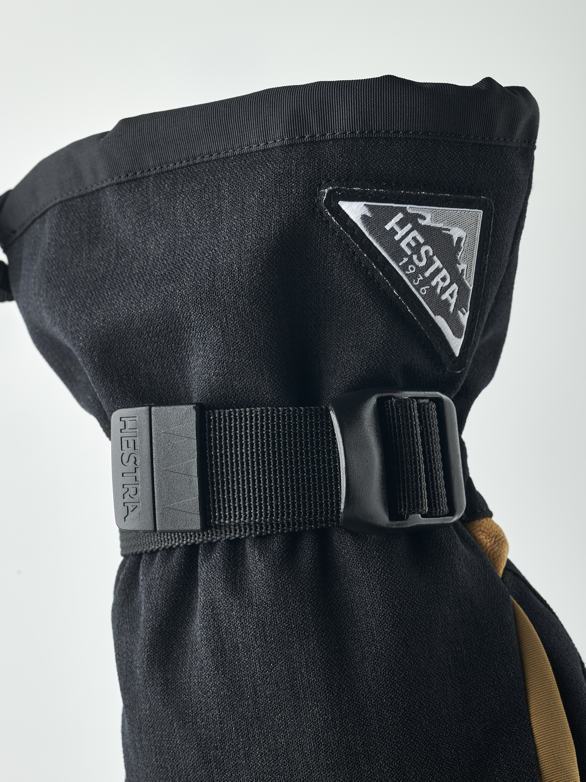 Hestra Powder Gauntlet - 5 finger Black / Natural brown